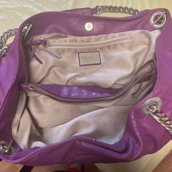 100% authentic, used purple leather Valentino handbag - Picture 4 of 4